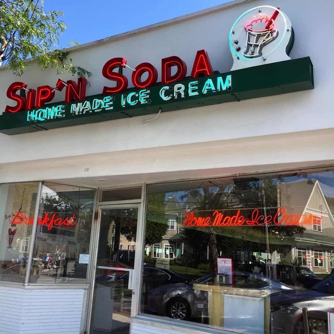 HAMPTONS SOCIAL’S ICE CREAM AND FROZEN YOGURT GUIDE HAMPTONS SOCIAL