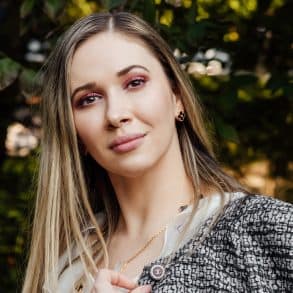 Dr. Anna Avaliani