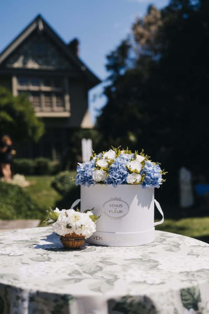 Venus et Fleur floral arrangement at the Baker House 1650 cover party